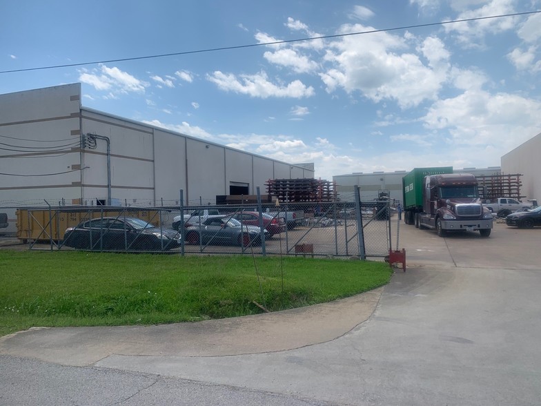 7730 Pinemont Dr, Houston, TX for lease - Building Photo - Image 2 of 5