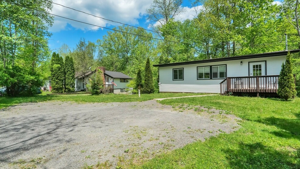 1460 Pocono Ln, Bartonsville, PA à vendre - Photo du bâtiment - Image 2 de 26