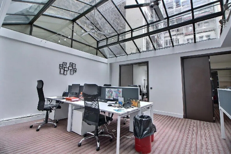 Office in Paris for lease - Building Photo - Image 1 of 13
