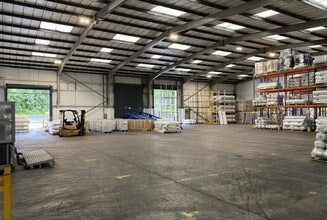 Millshaw Park Ave, Leeds for lease Interior Photo- Image 1 of 1