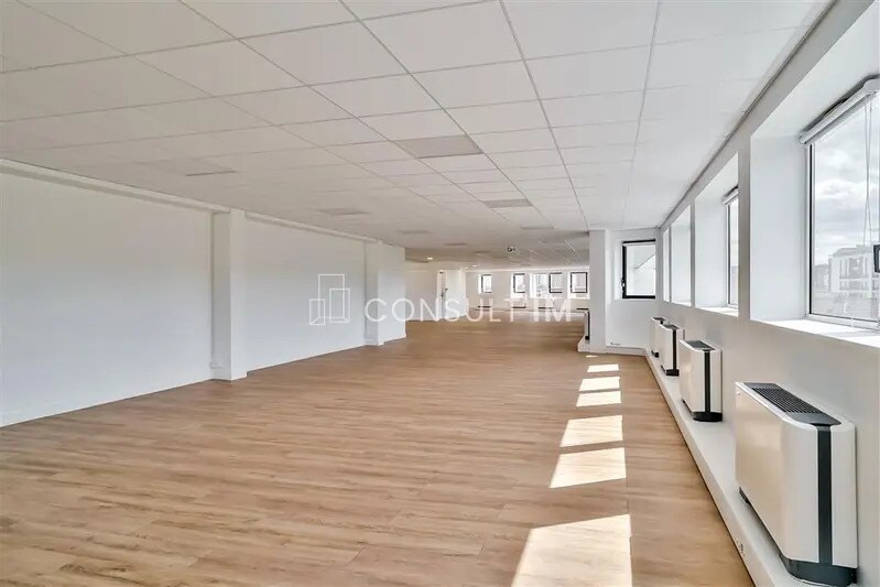 Office in Issy-les-Moulineaux for lease - Building Photo - Image 2 of 9