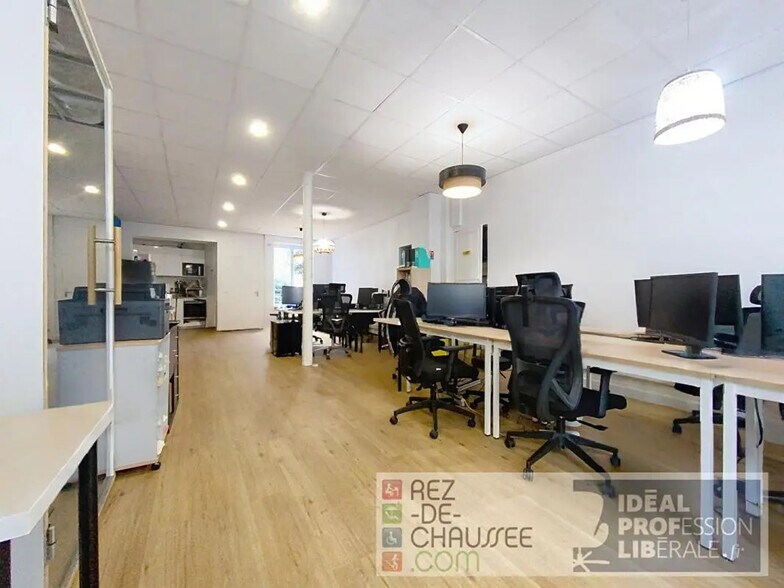 Immeuble residentiel dans Paris à vendre - Photo du bâtiment - Image 2 de 7