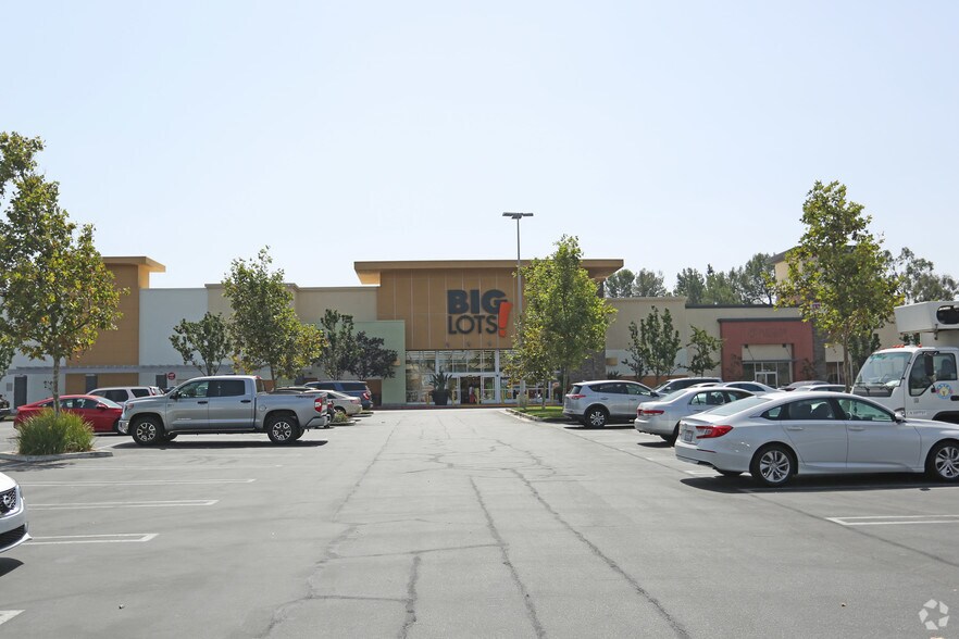 1000 W Imperial Hwy, La Habra, CA à louer - Photo du bâtiment - Image 2 de 4