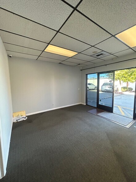 24777-24890 Apple St, Newhall, CA à louer - Photo du bâtiment - Image 3 de 15