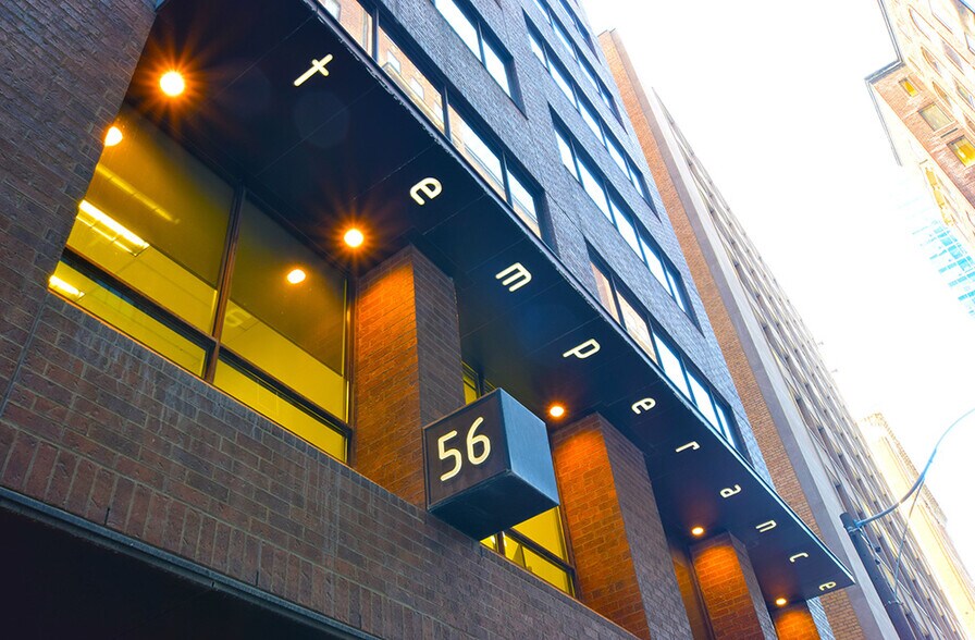 56 Temperance St, Toronto, ON à louer - Photo du bâtiment - Image 2 de 2