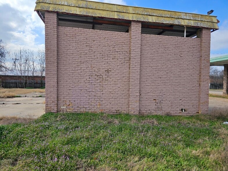 210 NE 2nd St, Kerens, TX for sale - Building Photo - Image 2 of 6
