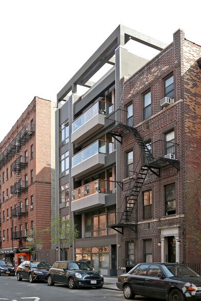 530 E 5th St, New York, NY à vendre - Photo du bâtiment - Image 2 de 15