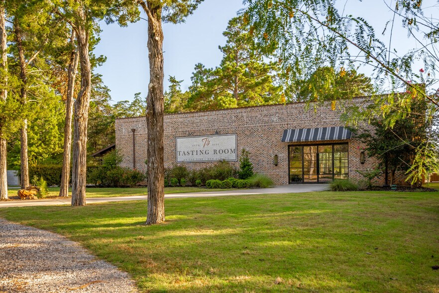 25200 Bernard Rd, New Ulm, TX à vendre - Photo du bâtiment - Image 1 de 51