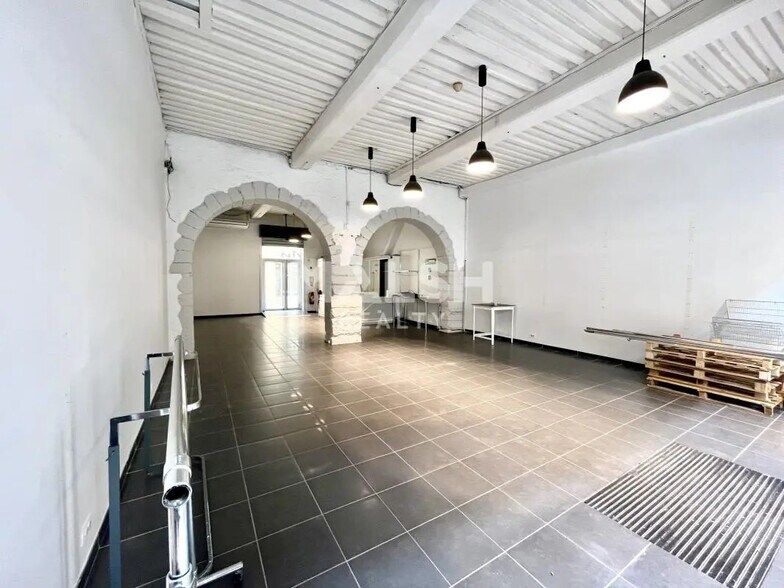 Retail in Lyon for lease - Interior Photo - Image 2 of 8