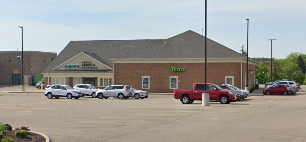 4740 Belpar St NW, Canton, OH à louer - Photo du bâtiment - Image 2 de 2