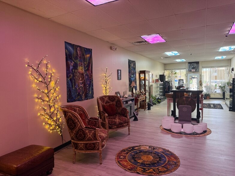 215 N Chicago St, Joliet, IL for sale - Interior Photo - Image 2 of 5