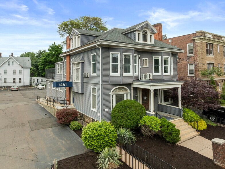 1481 Chapel St, New Haven, CT à vendre - Photo du bâtiment - Image 3 de 61
