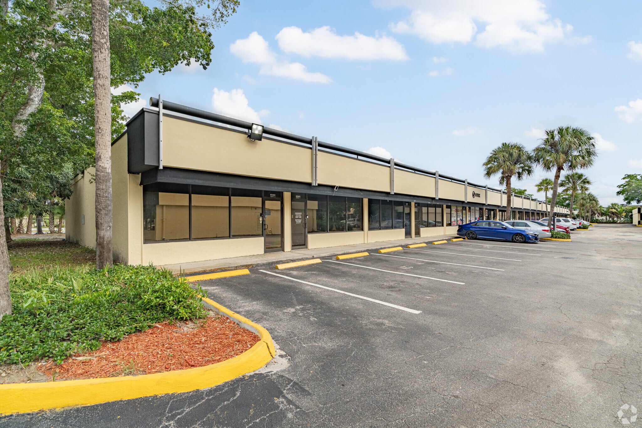 6043 Kimberly Blvd, Fort Lauderdale, FL à louer Photo du bâtiment- Image 1 de 14