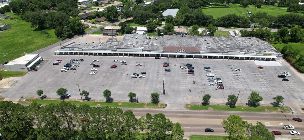 627 E Admiral Doyle Dr, New Iberia, LA for lease - Aerial - Image 3 of 4