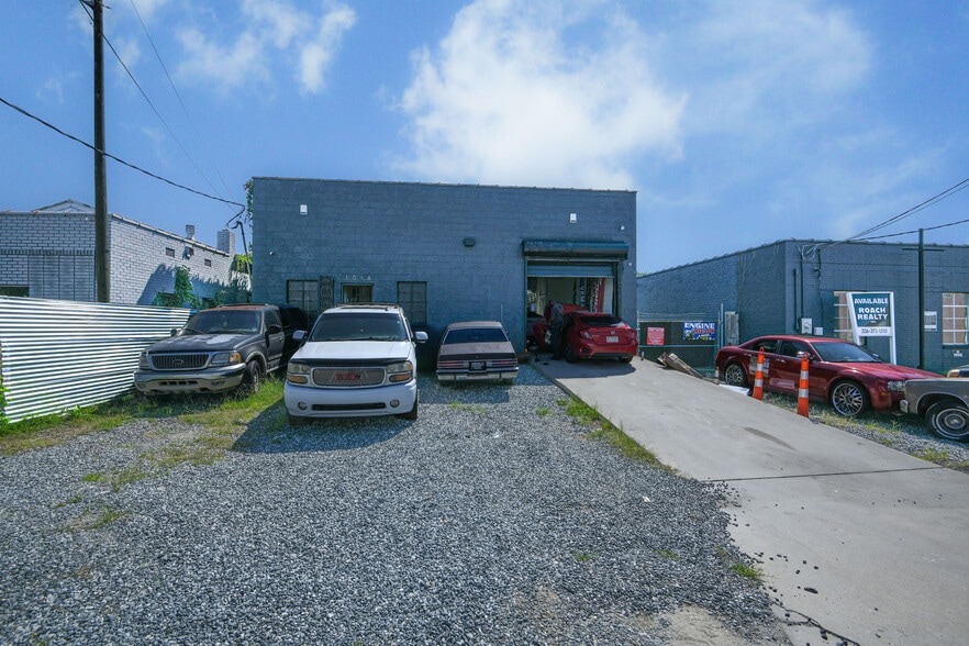 1016-1018 N. Raleigh St - Flex portfolio of 2 properties for sale on LoopNet.ca - Building Photo - Image 3 of 6