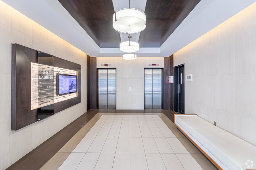 251 Laurier Ave W, Ottawa, ON for lease - Lobby - Image 3 of 5