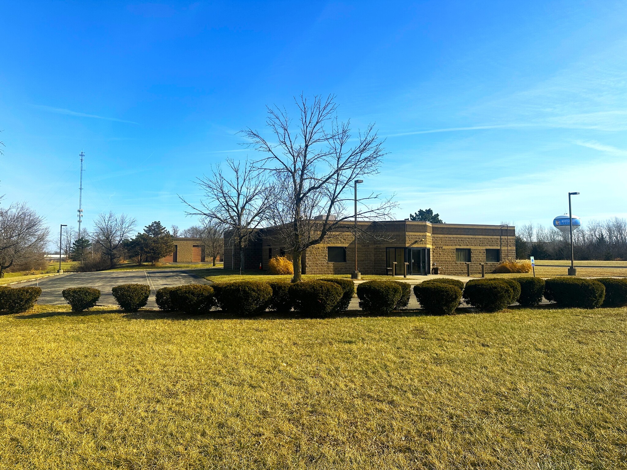 Portfolio of Two Buildings - Office/Flex portfolio of 2 properties for sale on LoopNet.ca Primary Photo- Image 1 of 16