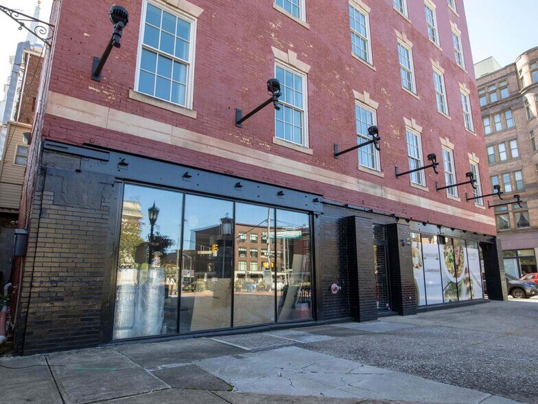 1 S George St, York, PA à louer - Photo du bâtiment - Image 2 de 8