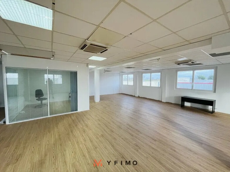 Bureau dans Buc à louer - Photo intérieure - Image 2 de 4