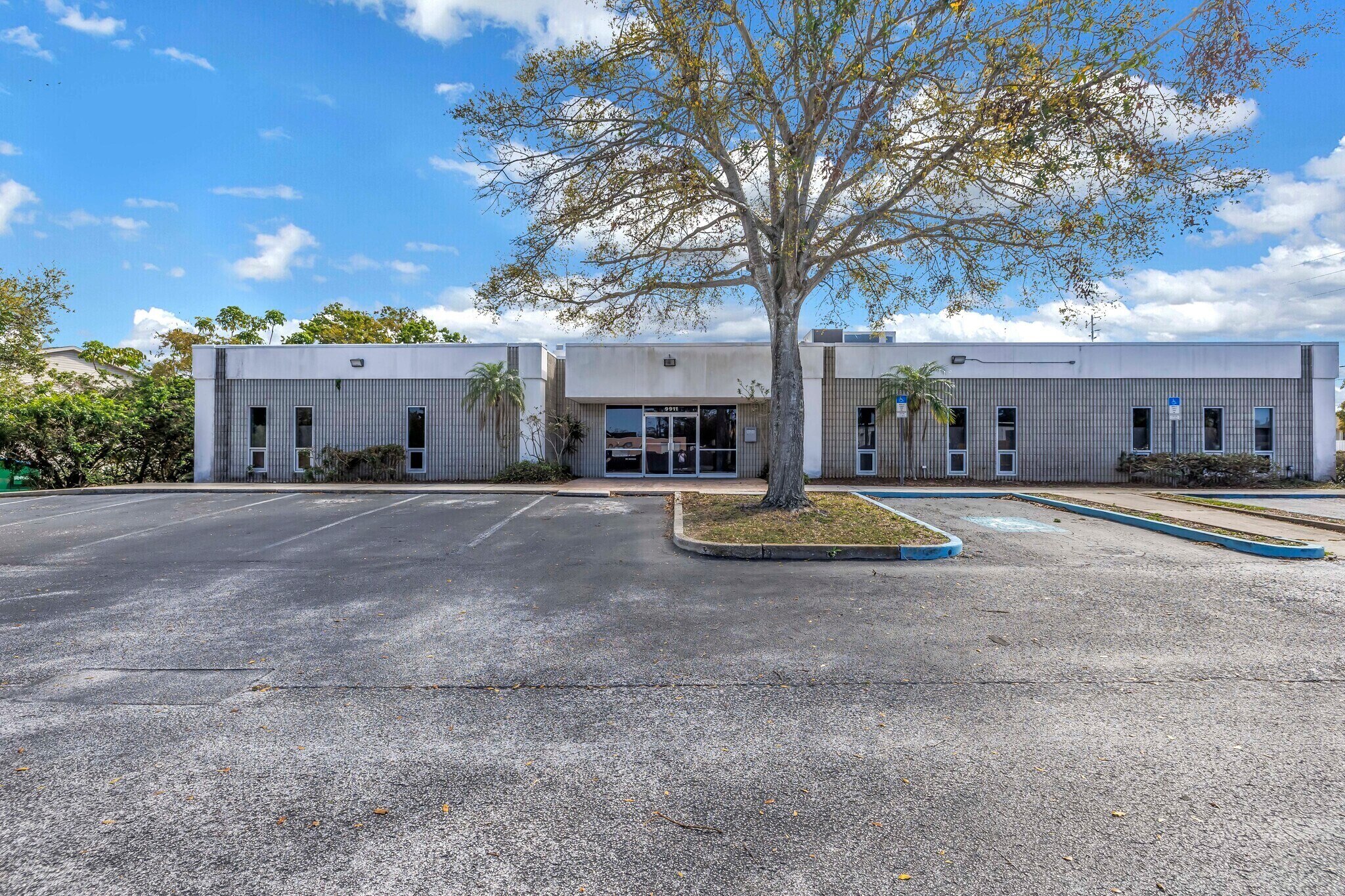 9911 Seminole Blvd, Seminole, FL à louer Photo du bâtiment- Image 1 de 12