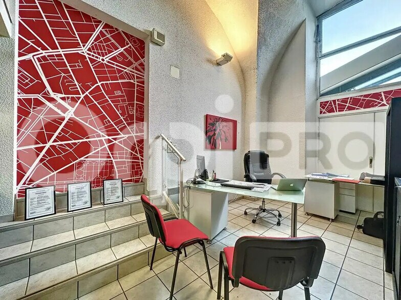 Office in Clermont-Ferrand for lease - Interior Photo - Image 2 of 3
