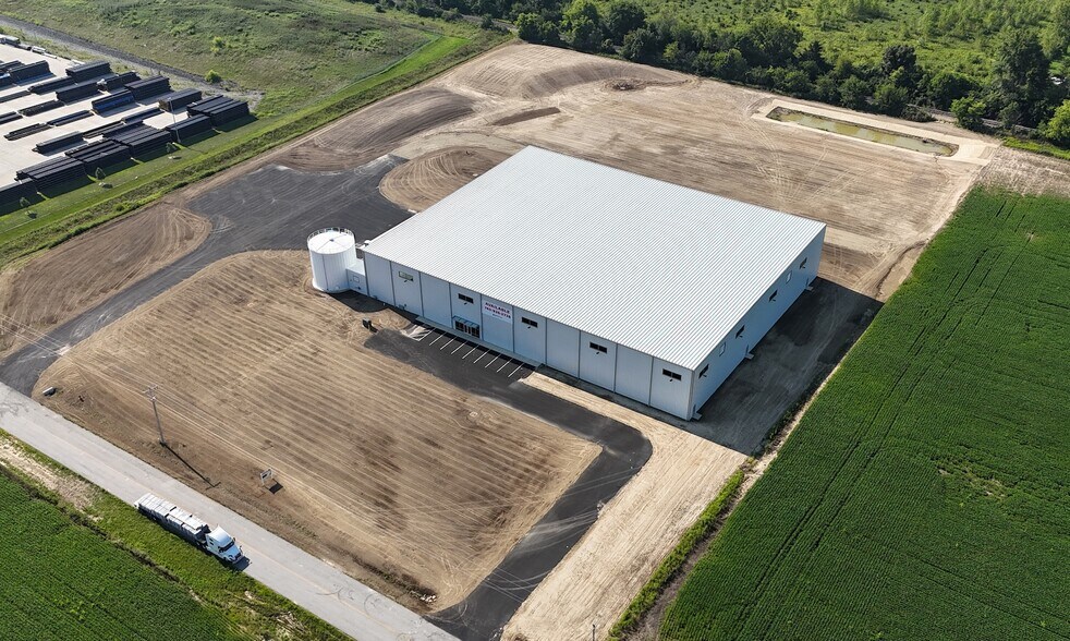 8360 Albers Rd, Celina, OH à louer - Photo du bâtiment - Image 2 de 2