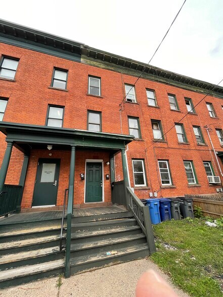 29-Unit Connecticut Multifamily Portfoli portefeuille de 2 propriétés à vendre sur LoopNet.ca - Photo du bâtiment - Image 3 de 6
