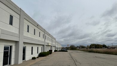 N922 & N926 Tower View Dr, Greenville, WI for lease Building Photo- Image 1 of 1