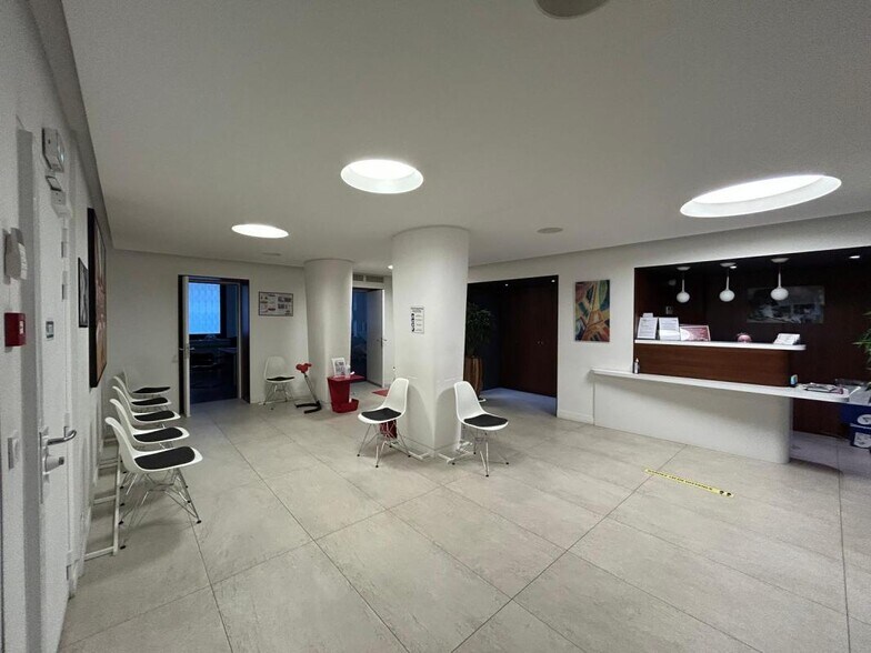 Office in Paris for sale - Building Photo - Image 2 of 8