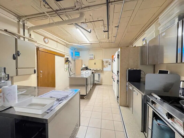 Retail in Saverne for lease - Interior Photo - Image 3 of 5