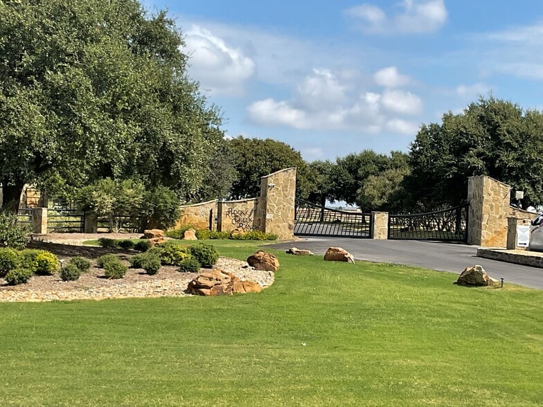 12700 W Rocky Creek Rd, Crowley, TX à vendre - Photo du bâtiment - Image 2 de 15