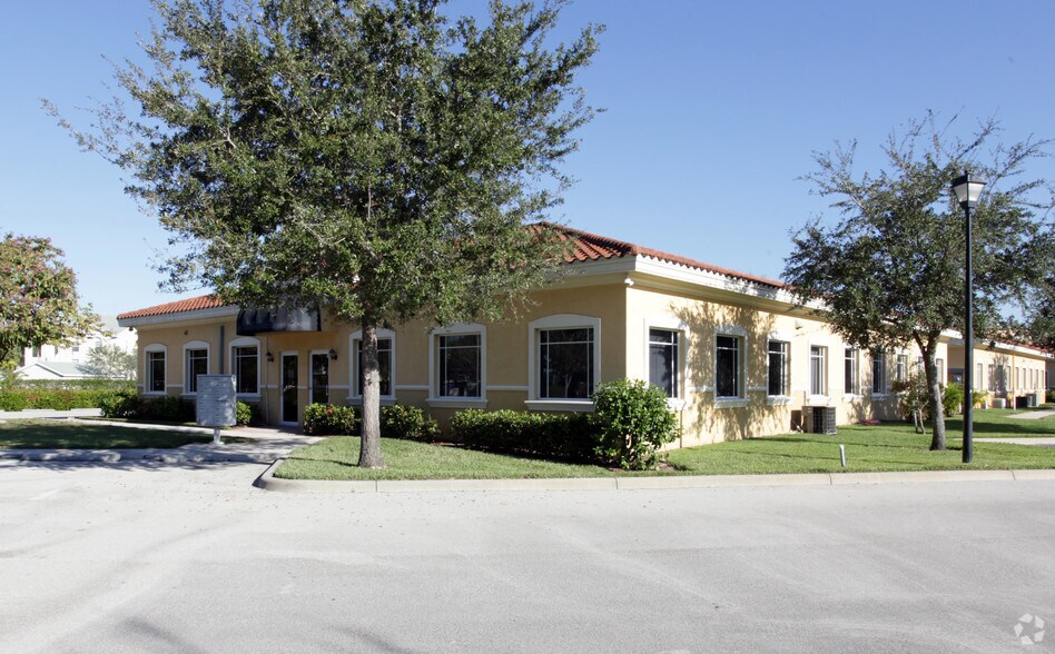 3376 Woods Edge Cir, Bonita Springs, FL à louer - Photo du bâtiment - Image 2 de 24