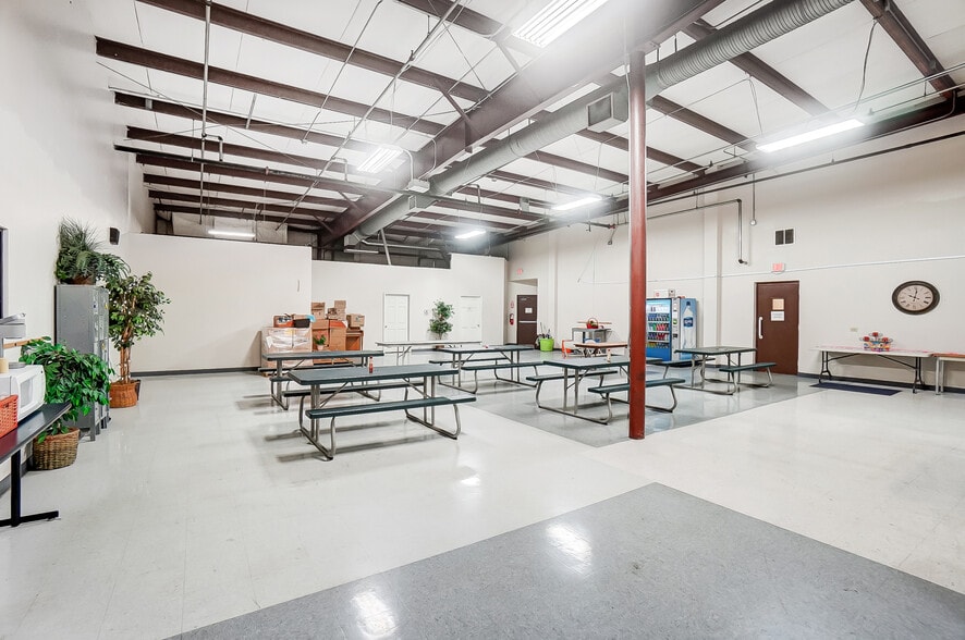 1630 E 2nd St, Dayton, OH for sale - Interior Photo - Image 2 of 9