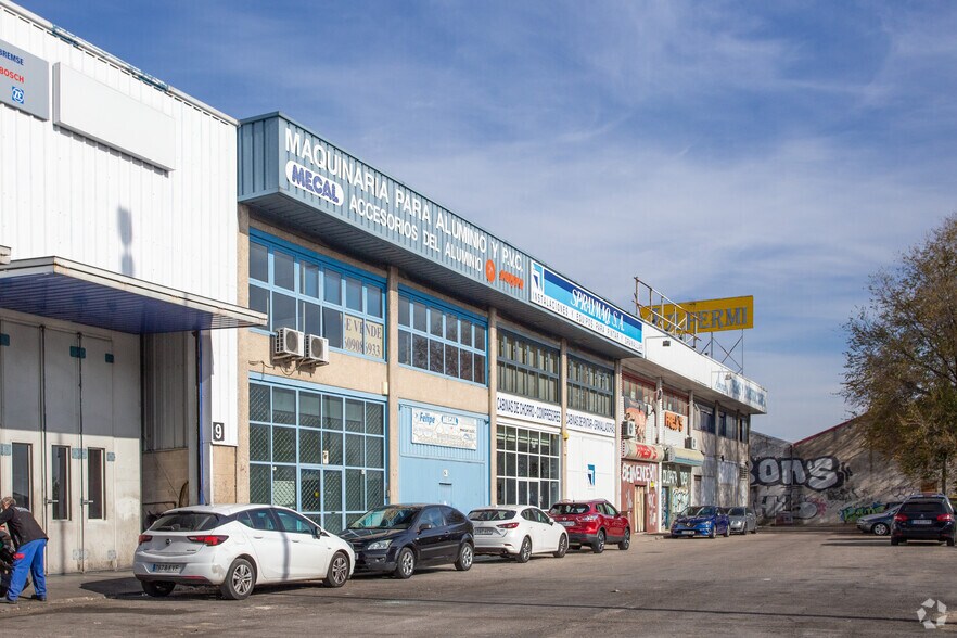 Industrial in Fuenlabrada, Madrid for lease - Primary Photo - Image 1 of 4