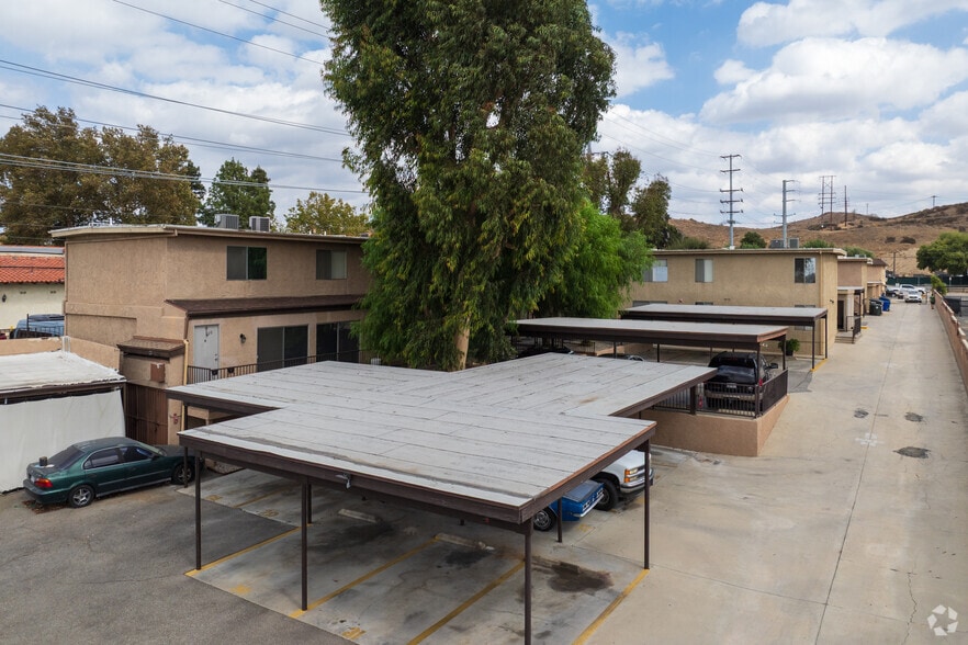 26087 Bouquet Canyon Rd, Santa Clarita, CA for sale - Primary Photo - Image 1 of 4
