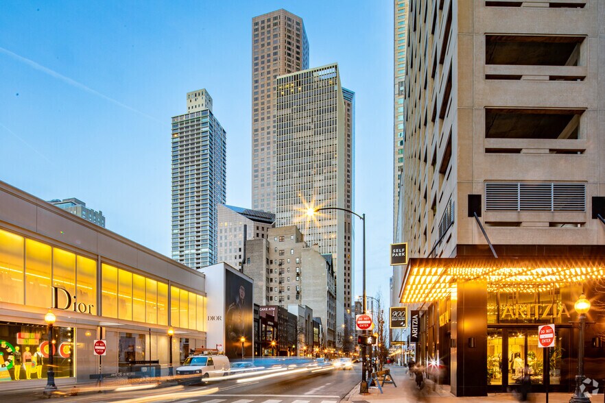 100 E Walton St, Chicago, IL à louer - Photo principale - Image 1 de 17