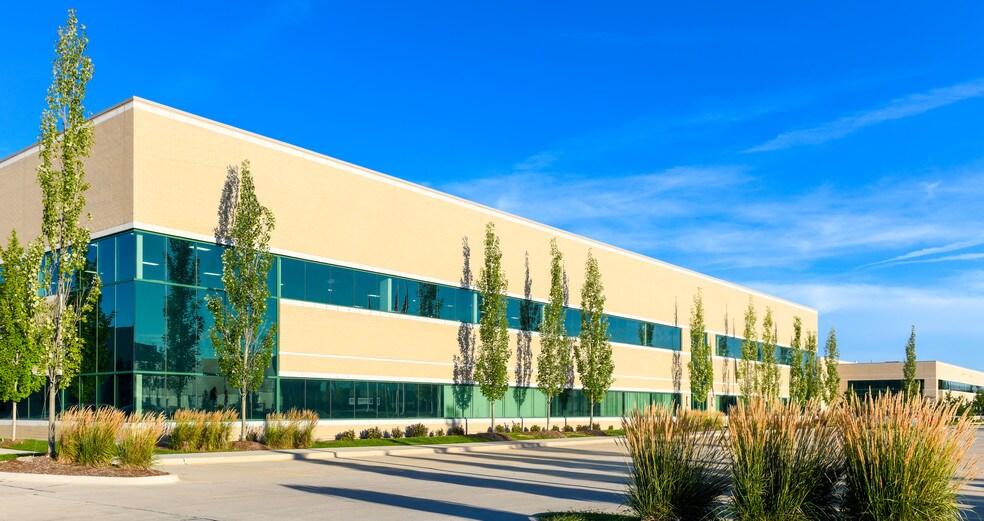 30180 Research Dr, New Hudson, MI à vendre - Photo du bâtiment - Image 2 de 5