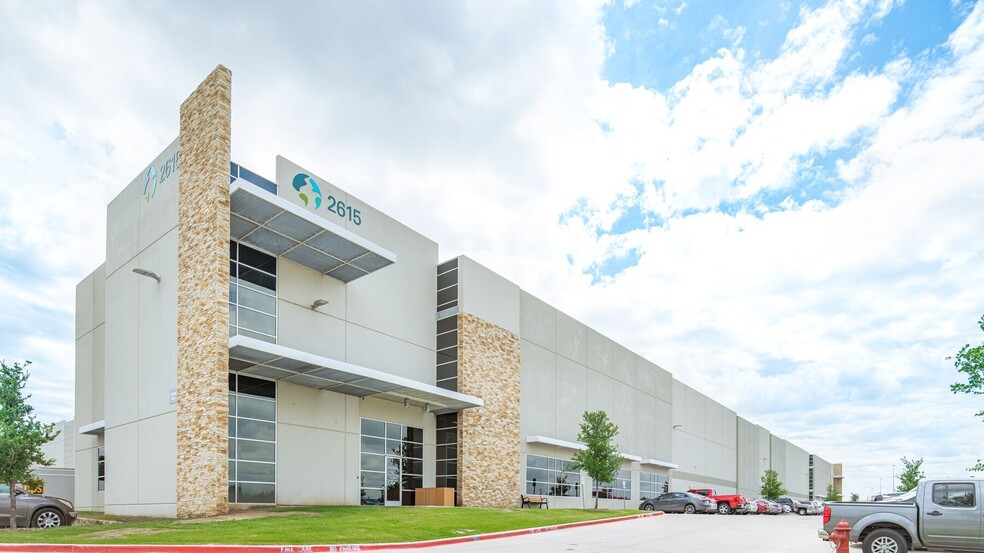 2615 Gifford St, Grand Prairie, TX for lease - Building Photo - Image 3 of 10