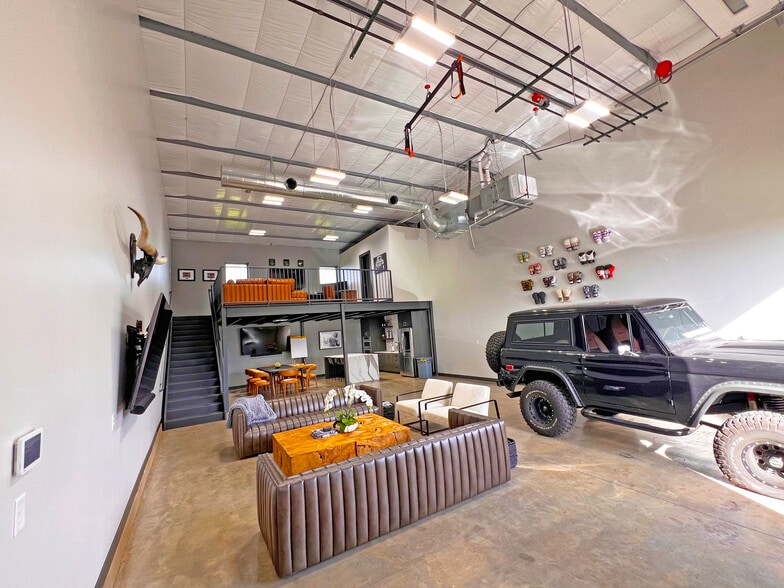 807 NW 72nd St, Oklahoma City, OK for sale - Interior Photo - Image 2 of 7