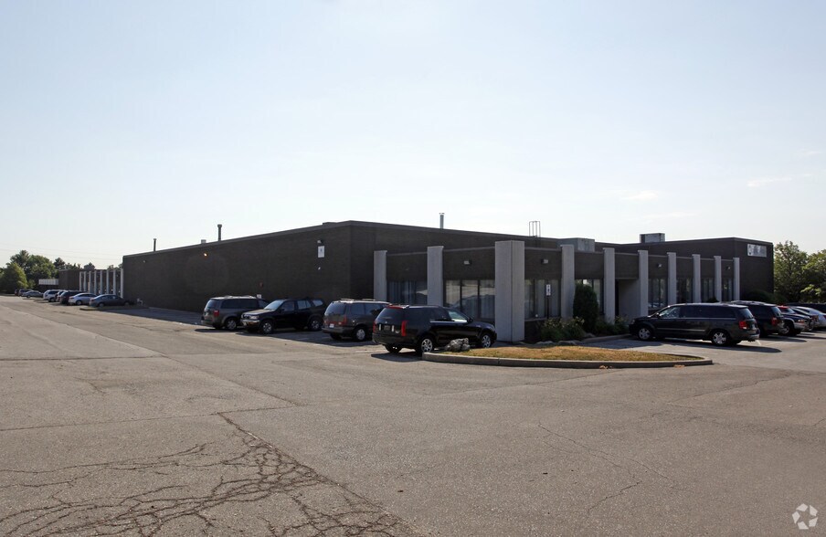 5448 Timberlea Blvd, Mississauga, ON à louer - Photo du bâtiment - Image 2 de 2