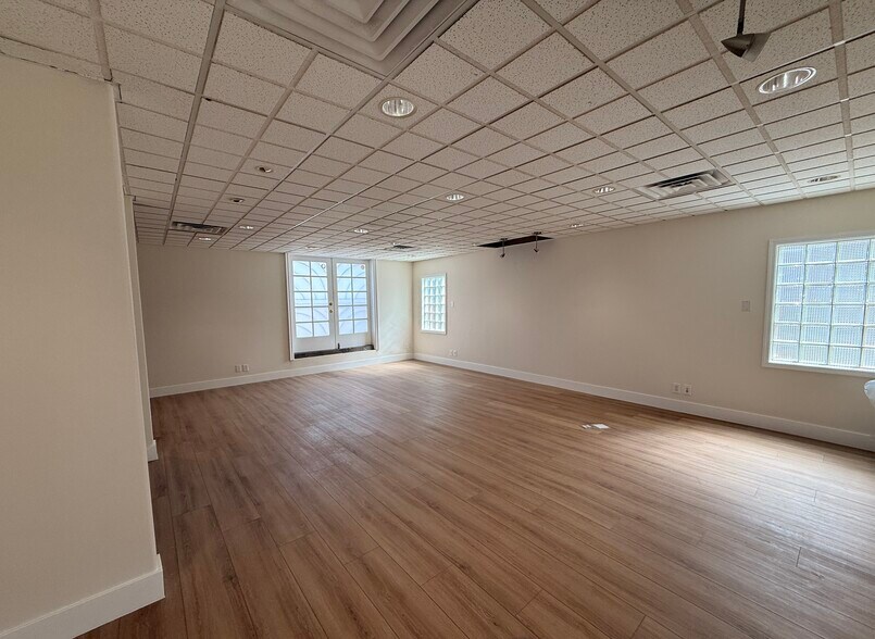 11326 Ventura Blvd, Studio City, CA à louer - Photo du bâtiment - Image 2 de 7