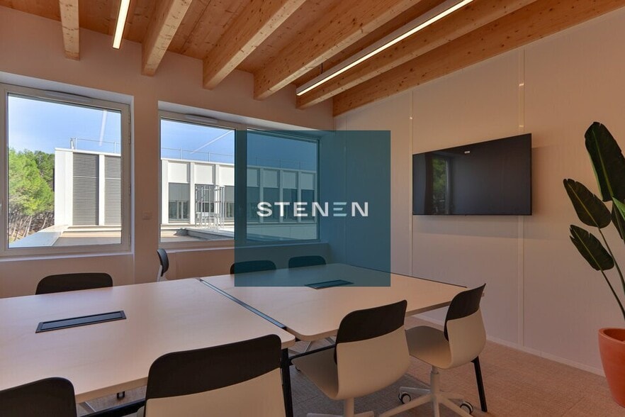 Office in Ventabren for lease - Interior Photo - Image 3 of 7
