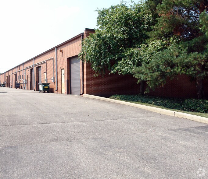 3885 Industrial Ave, Rolling Meadows, IL à louer - Photo du bâtiment - Image 3 de 15