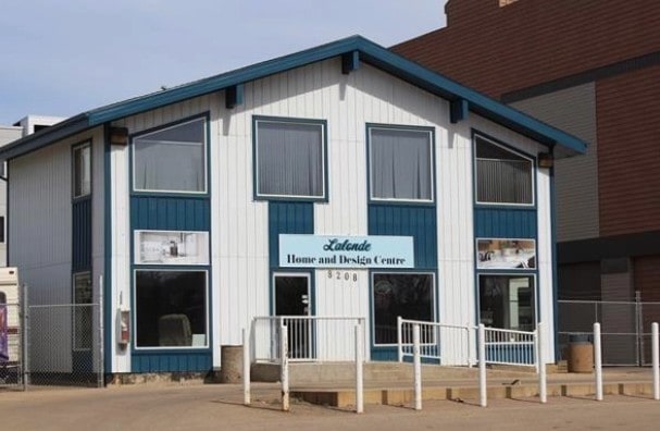 8208 Manning Ave, Wood Buffalo, AB for sale - Primary Photo - Image 1 of 1