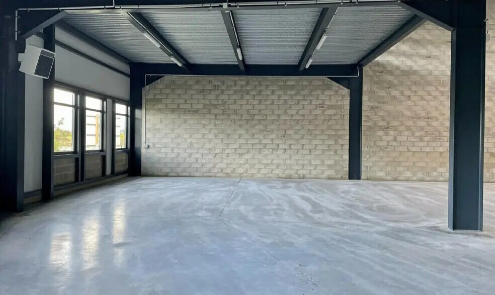 Flex in Marines for sale - Building Photo - Image 1 of 13