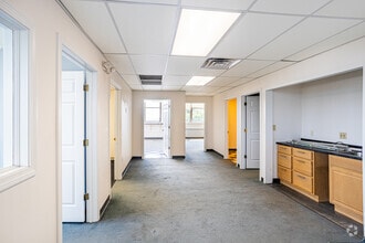 10 Ferry St, Concord, NH à louer Photo intérieure- Image 2 de 3