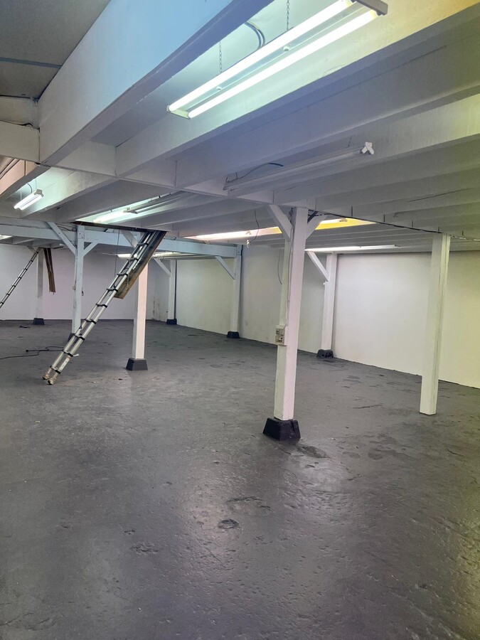 57 Rue D'Avron, Paris, PAR 75020 - - - Interior Photo - Image 1 of 3