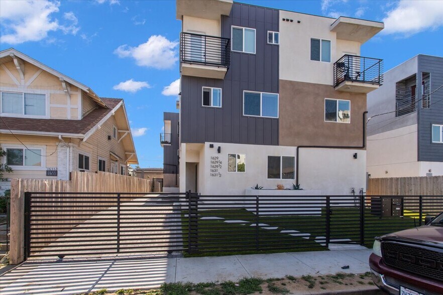 1629 S New Hampshire Ave, Los Angeles, CA for sale - Building Photo - Image 2 of 20