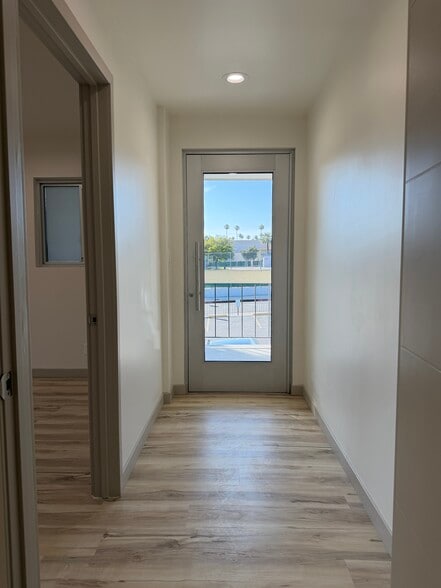 1519-1521 W Glenoaks Blvd, Glendale, CA for lease - Building Photo - Image 3 of 25