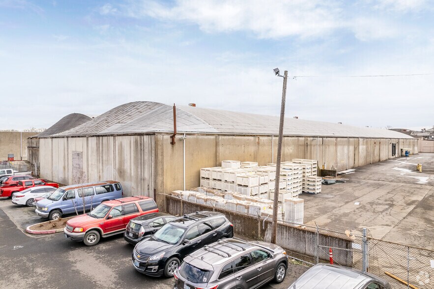 325 Patterson St NW, Salem, OR à louer - Photo du bâtiment - Image 2 de 5